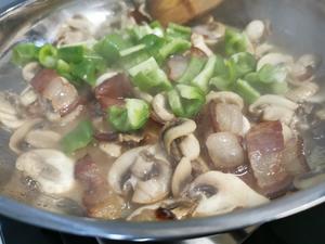 简单德式 烟熏腊肉与口蘑白蘑菇的完美搭配的做法 步骤6