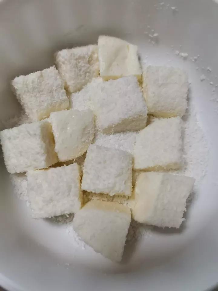 完胜85度C牛奶椰丝小方