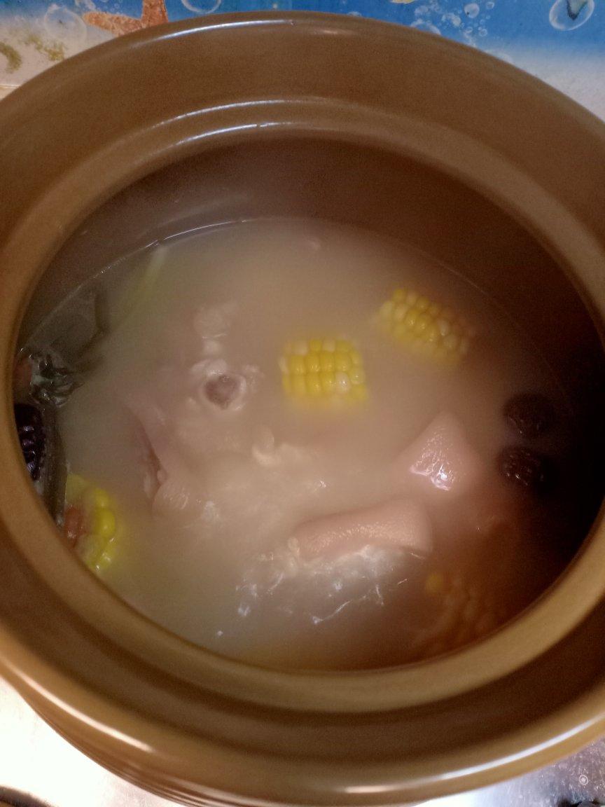 超下奶补气补血猪蹄汤