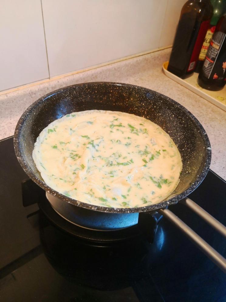 霍香鸡蛋饼的做法