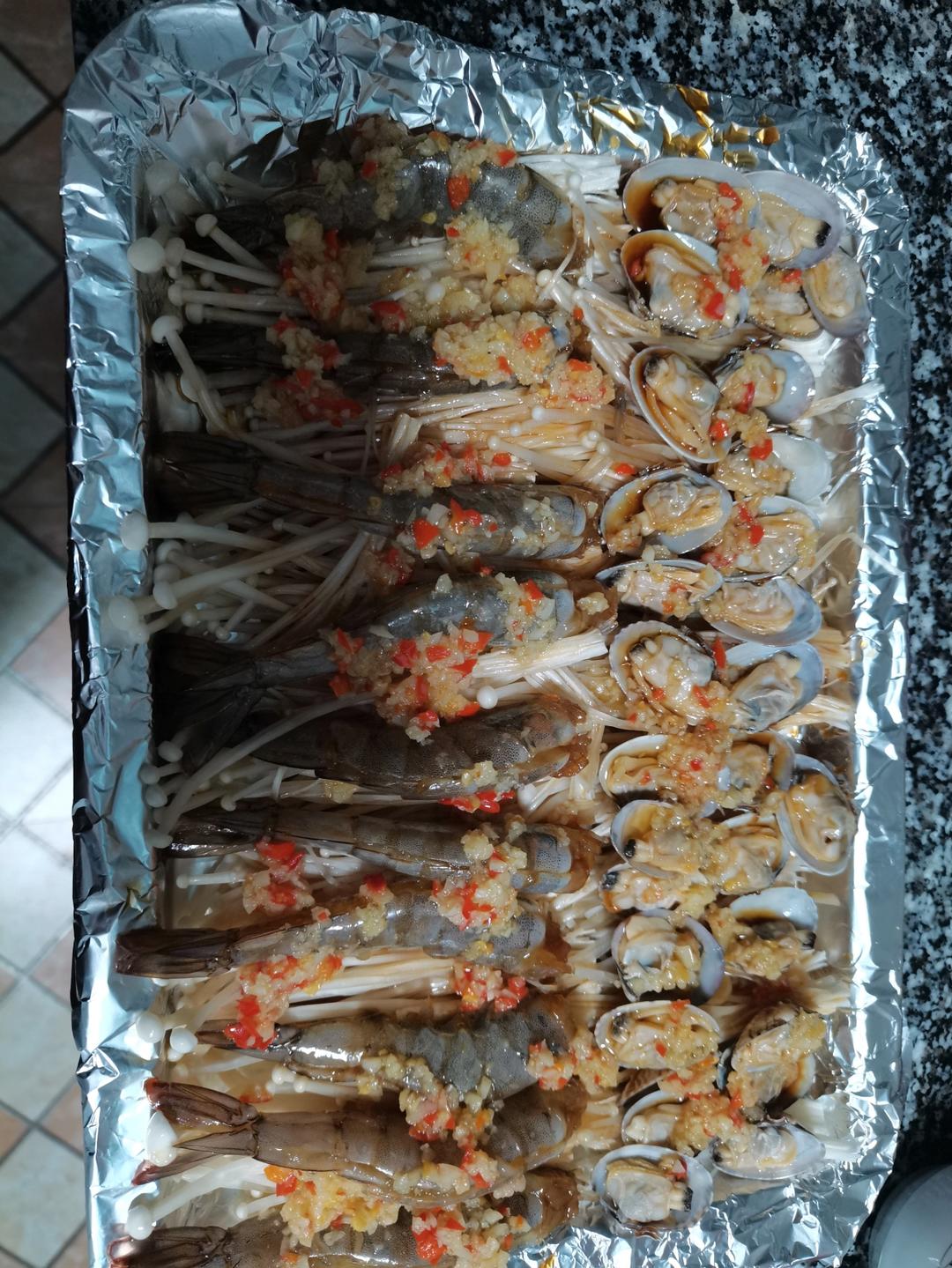 蒜蓉金针菇烤花蛤虾