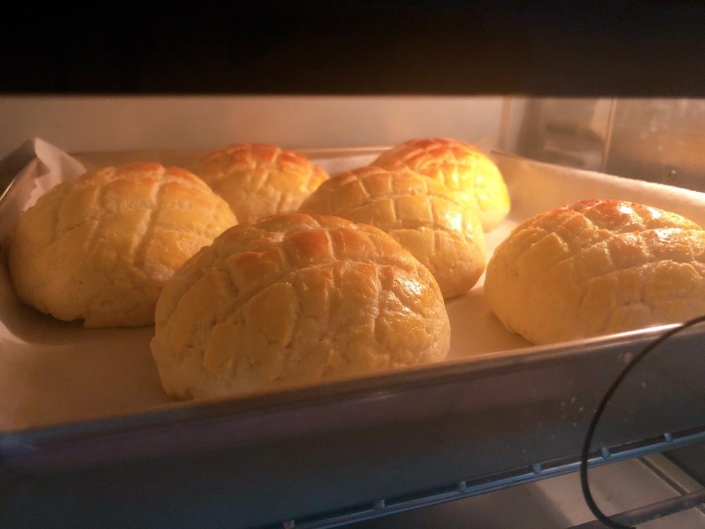 好吃到炸裂的港式菠萝包（附带制作酥皮的小视频）