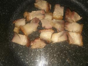 快手菜  烧肉炒蒜苔的做法 步骤2