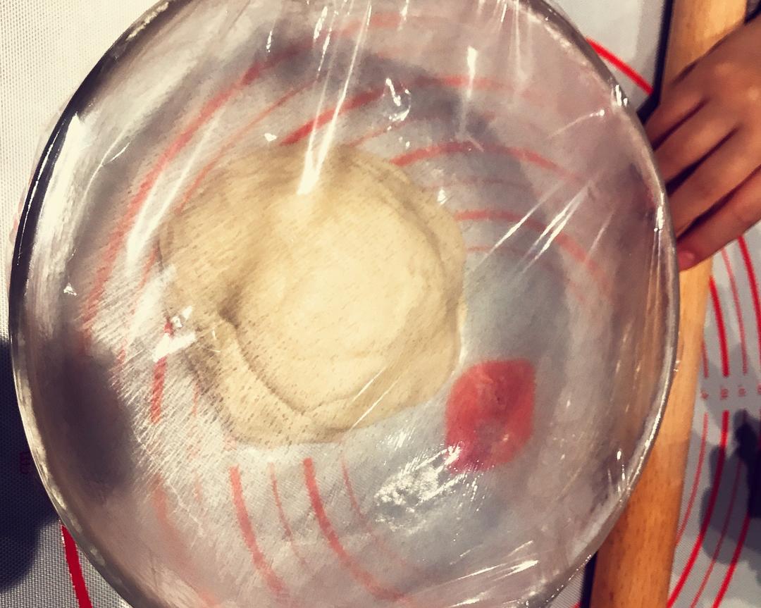 八寸披萨饼底制作的做法 步骤4