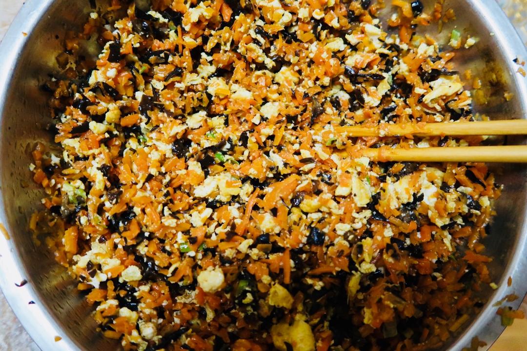 胡萝卜木耳鸡蛋素包子