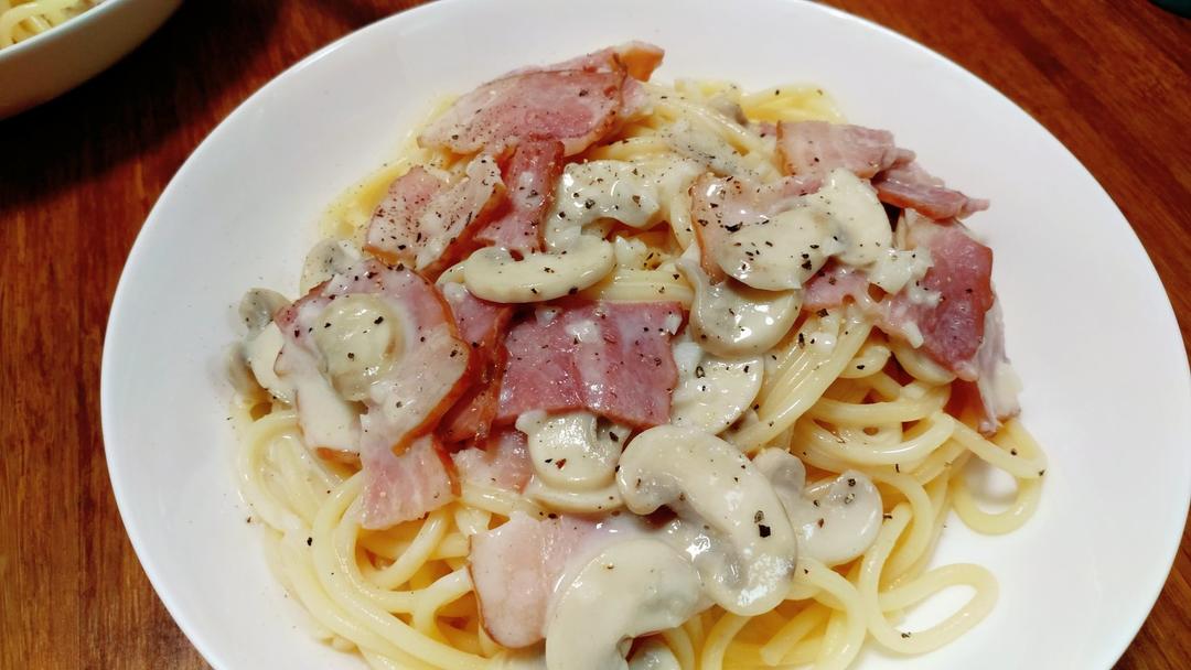 奶油蘑菇培根意大利面