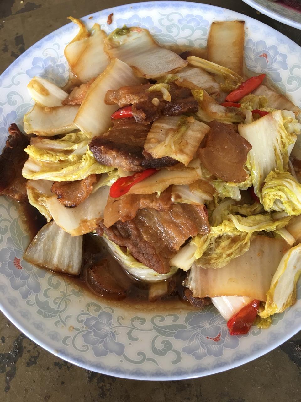 梁家姑娘ld做的白菜炒肉