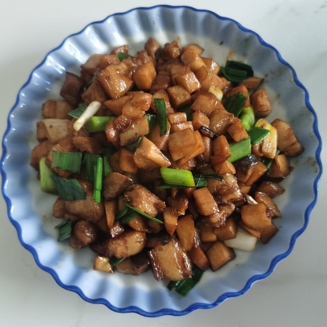 厨师长教你：“杏鲍菇炒五花肉”的家常做法，做法简单，美味下饭