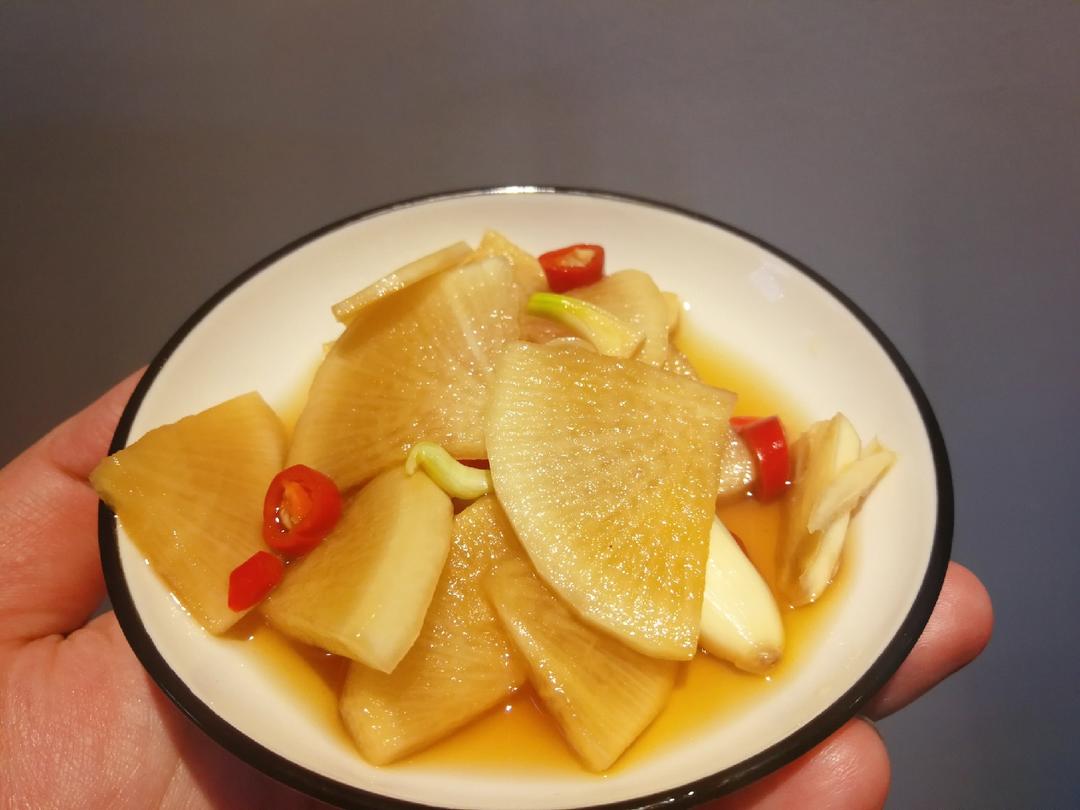 开胃爽口的腌萝卜片