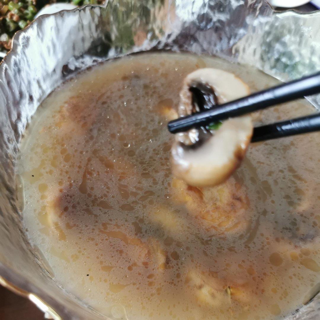 鲜掉眉毛口蘑汤