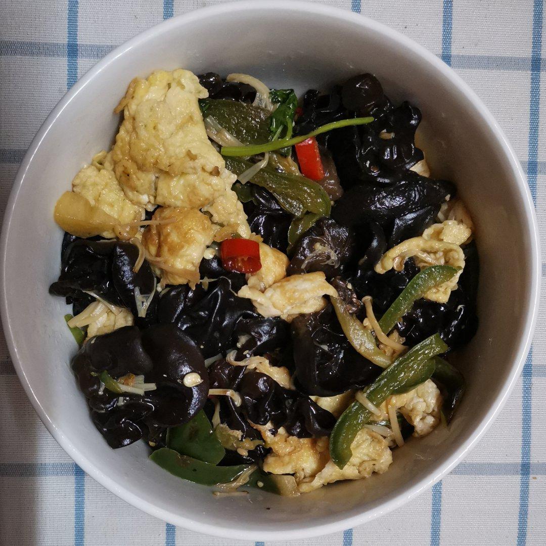 红椒木耳鸡蛋金针菇