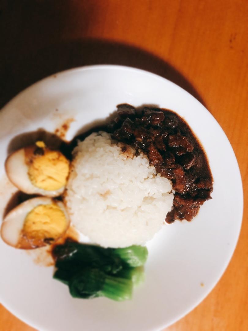 洋葱酥卤肉饭