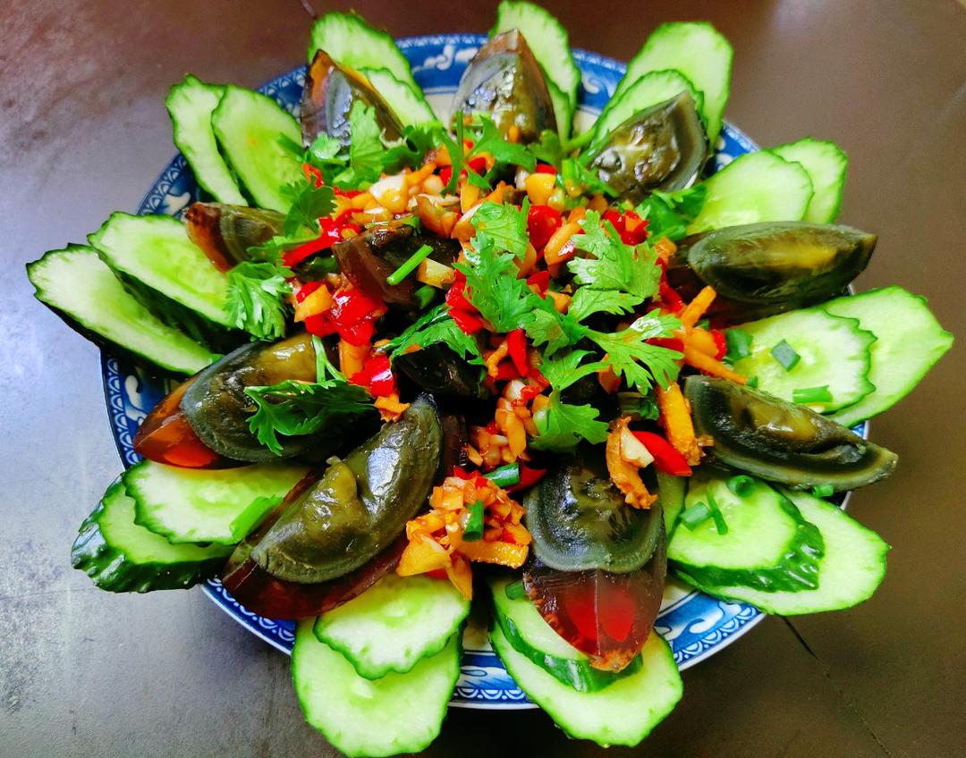 花开富贵之～皮蛋拌黄瓜