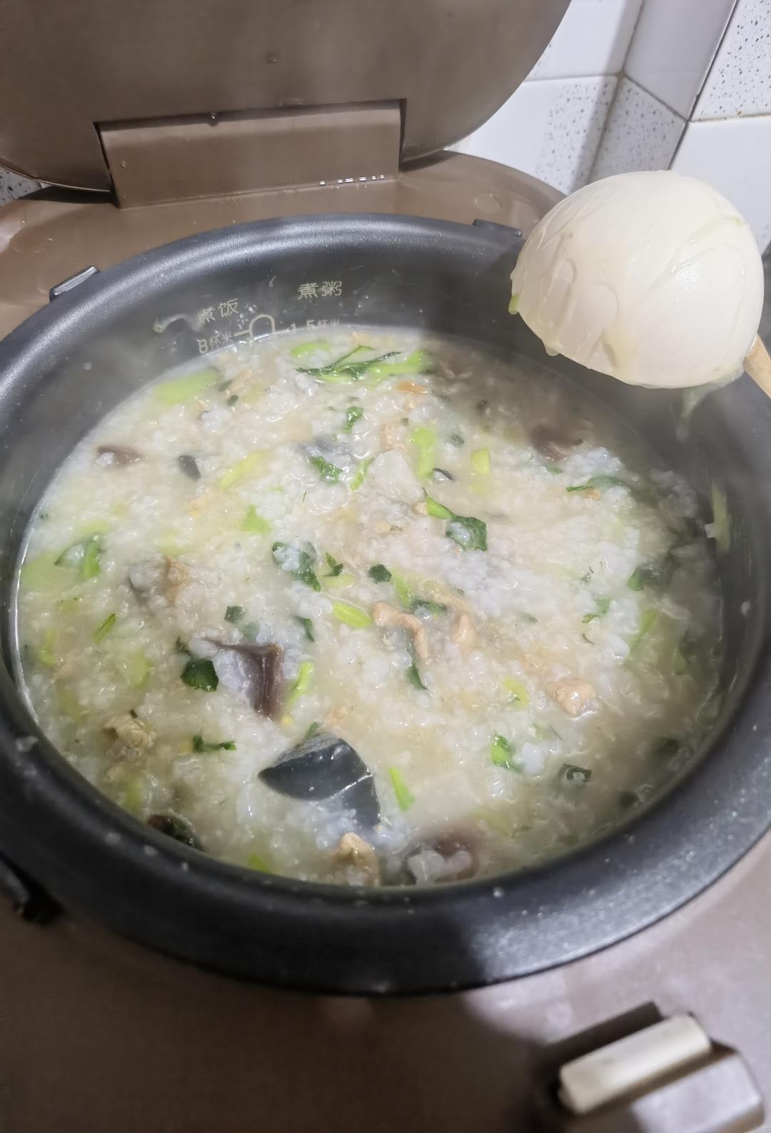 妈妈👩教我做的皮蛋瘦肉粥🥣简单快捷美味😋