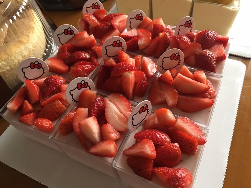 杯子草莓慕斯