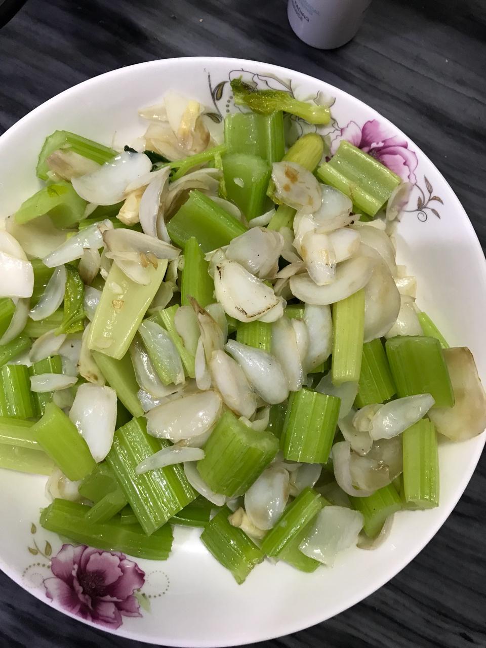 西芹炒百合