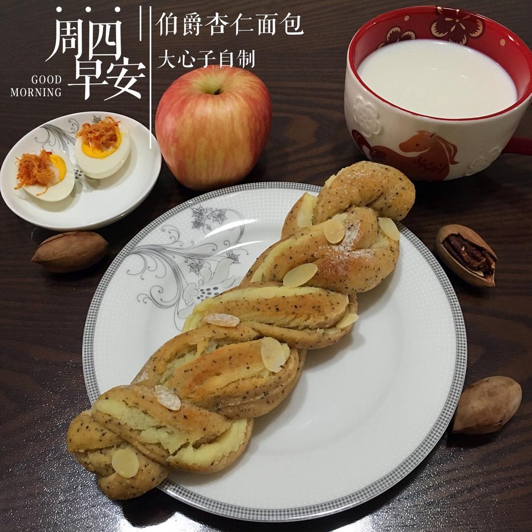 伯爵杏仁乳酪卷