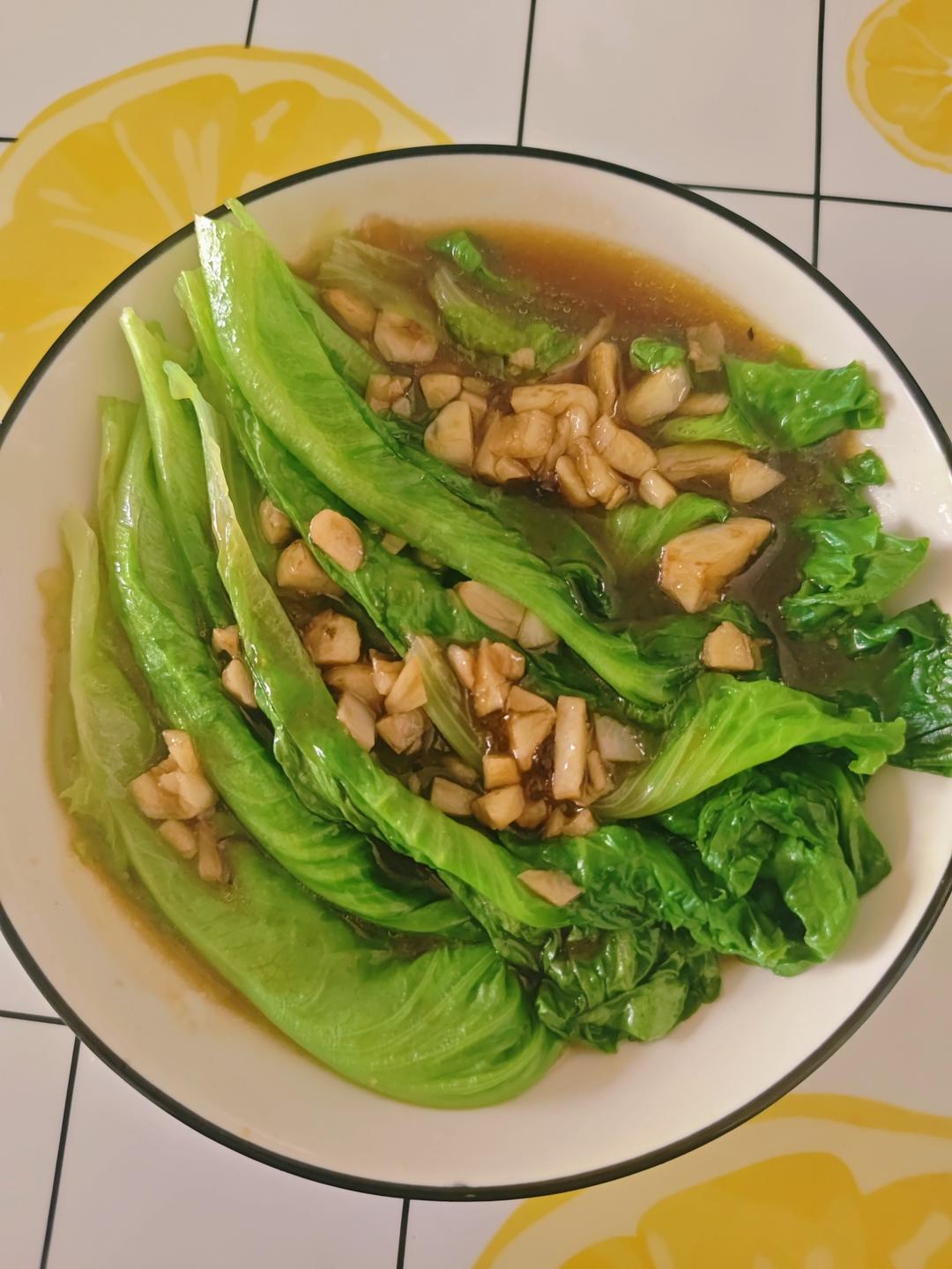 蒜蓉蚝油生菜，清脆爽口，色香味俱全