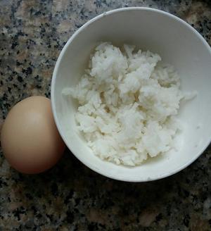 煎鸡蛋饭饼的做法 步骤1
