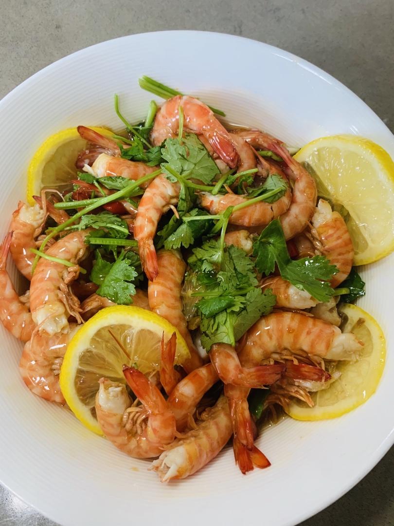 泰式柠檬虾----酸酸甜甜就是我！