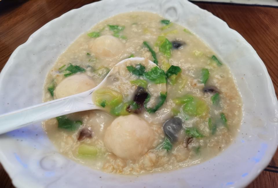 掉秤美味粥：燕麦皮蛋生菜粥的做法