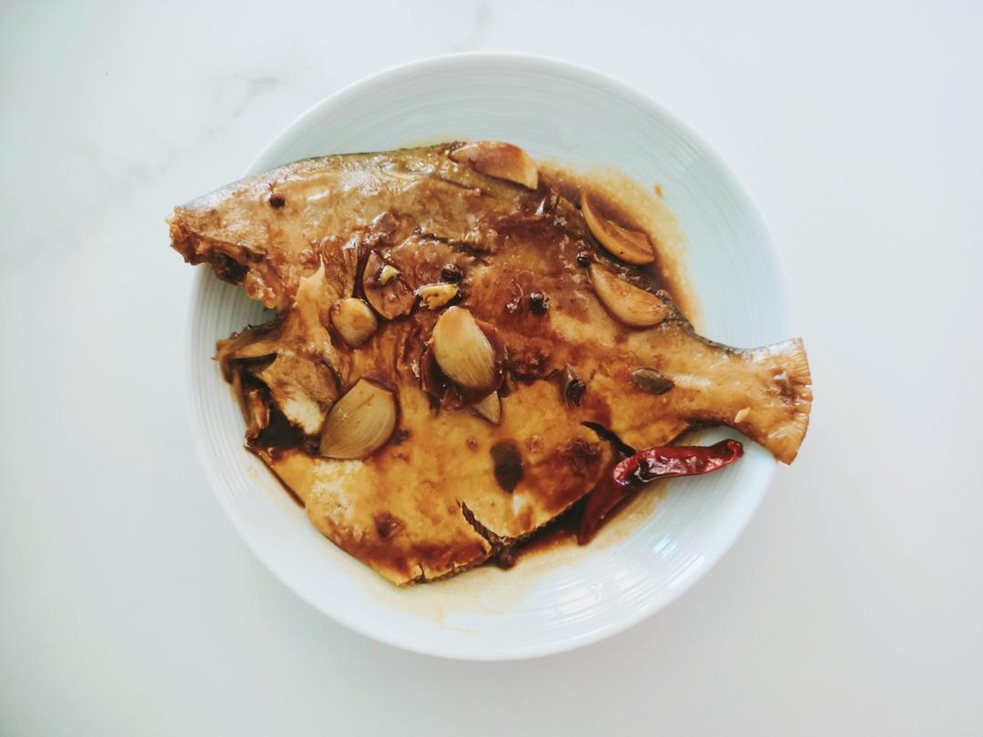 传统中式红烧平鱼