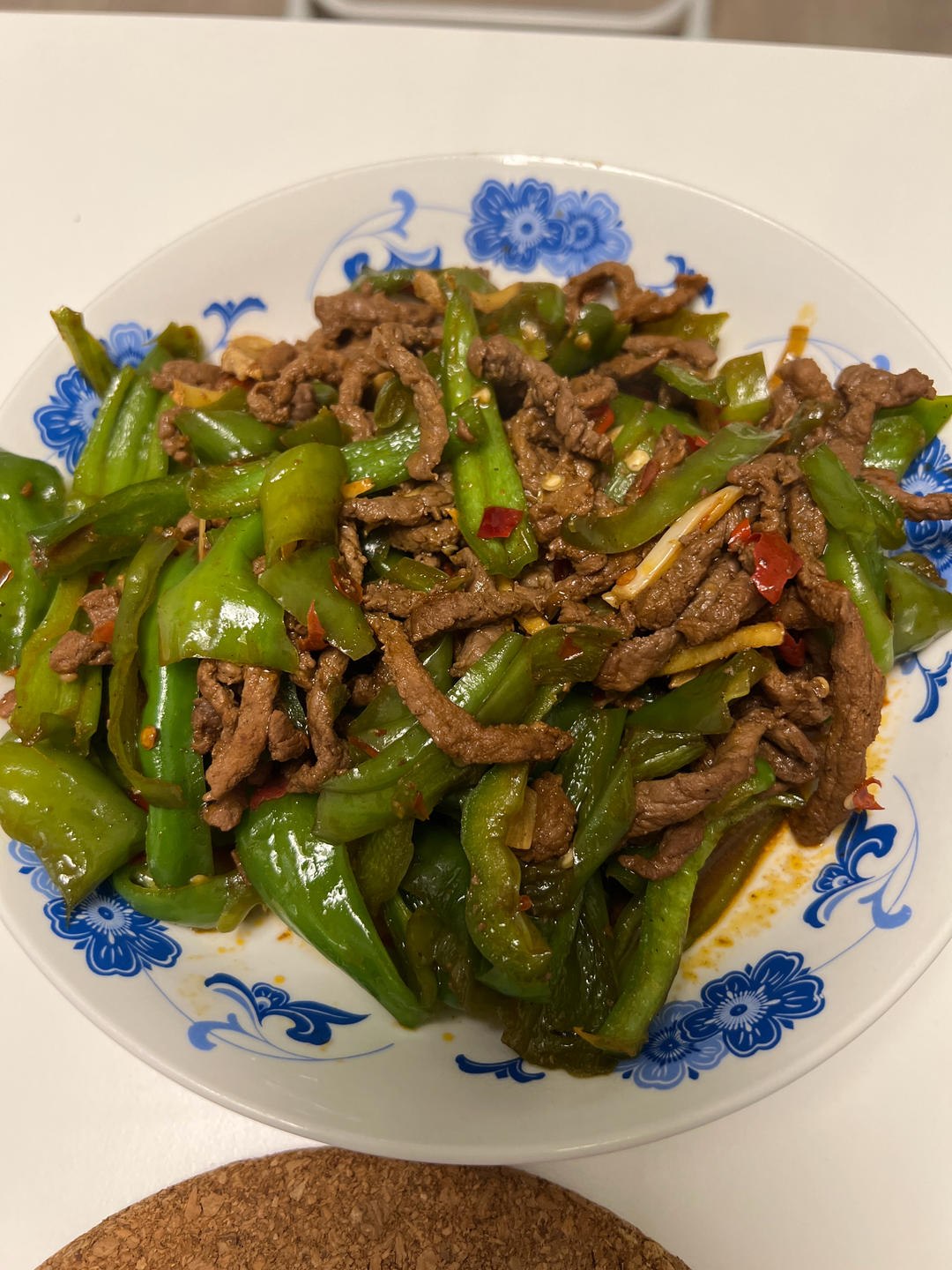厨师长教你：“青椒牛肉丝”的家常做法，家乡的味道，先收藏了