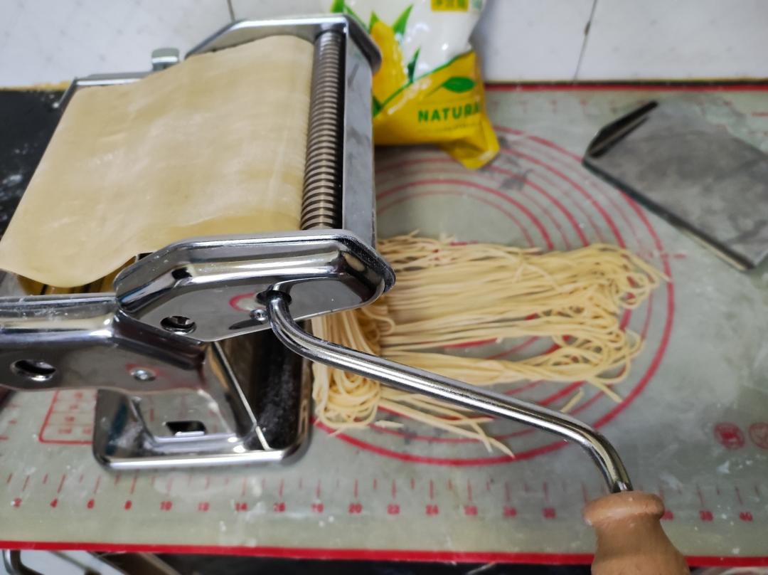 纯鸡蛋手擀面的做法