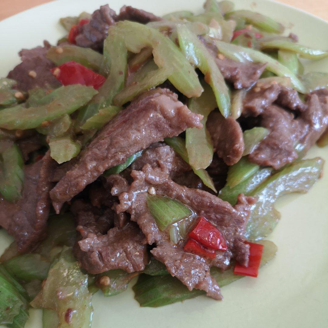 芹菜炒牛肉