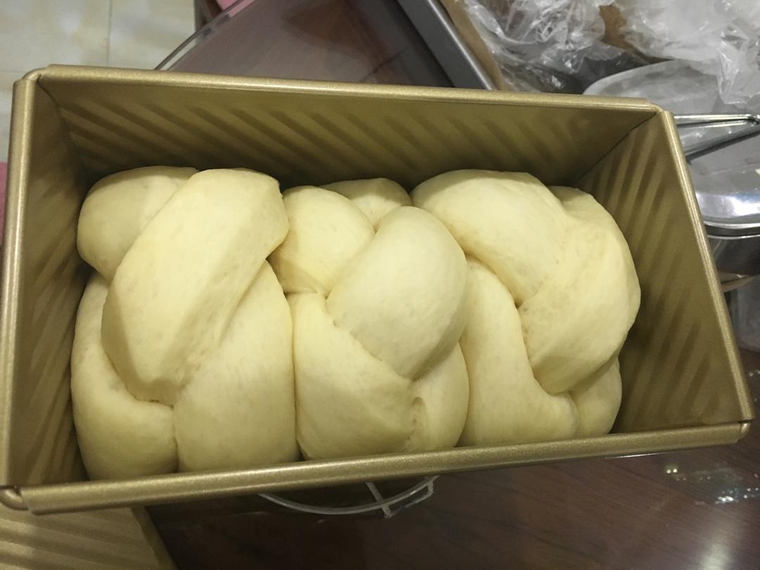奶油辫子吐司
