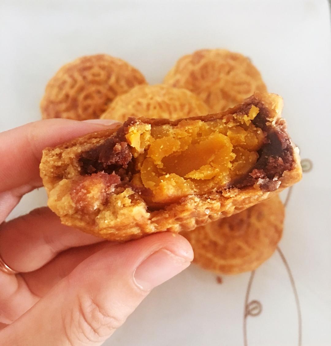 广式月饼－－蛋黄豆沙月饼