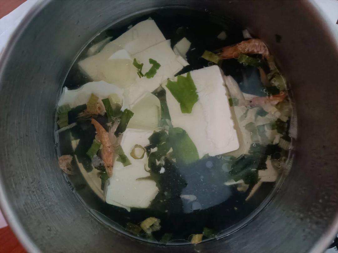 鲜虾内脂豆腐裙带菜