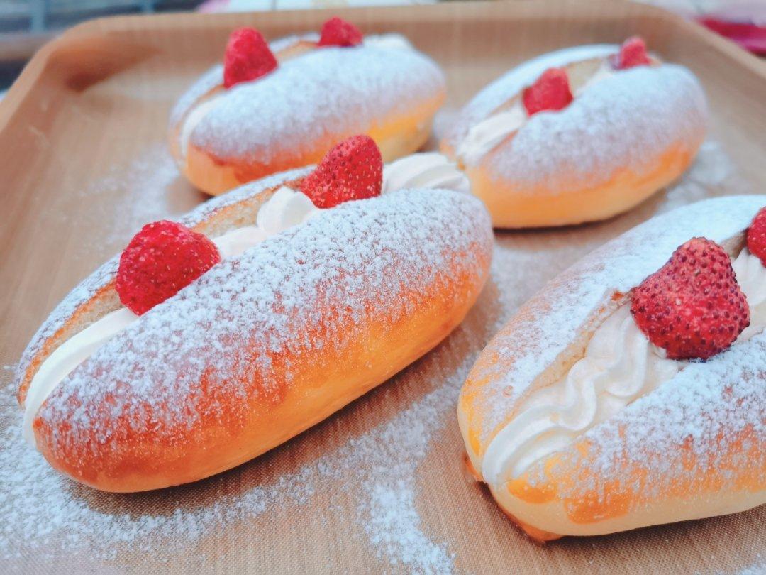 颜值奶油草莓甜心小面包