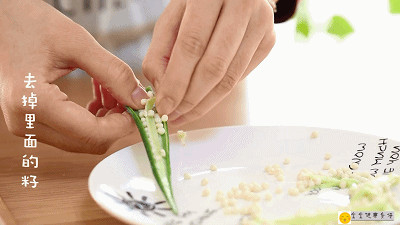 秋葵鸡肉卷  宝宝健康食谱的做法 步骤6