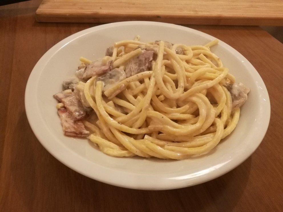 白蘑菇奶油培根意面