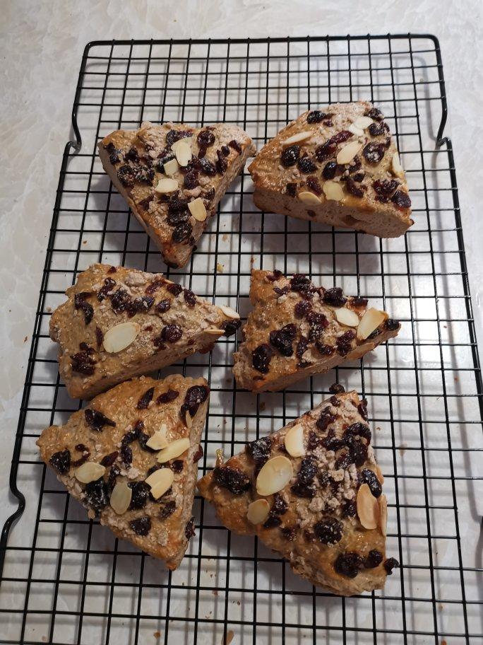 满屋飘香，口口都是满足——酥松香甜的蔓越莓蜜豆司康