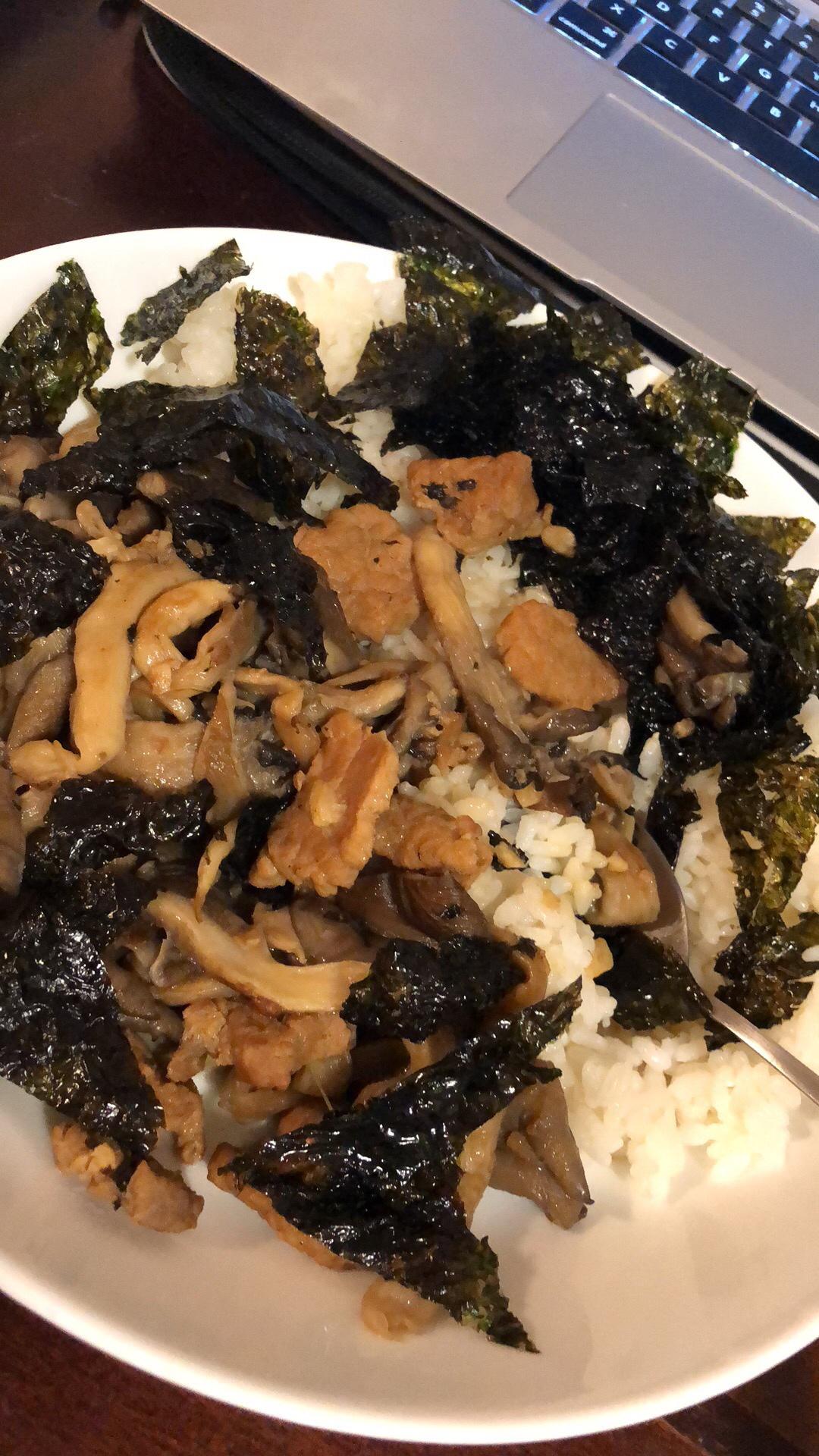 酱香蘑菇炒肉