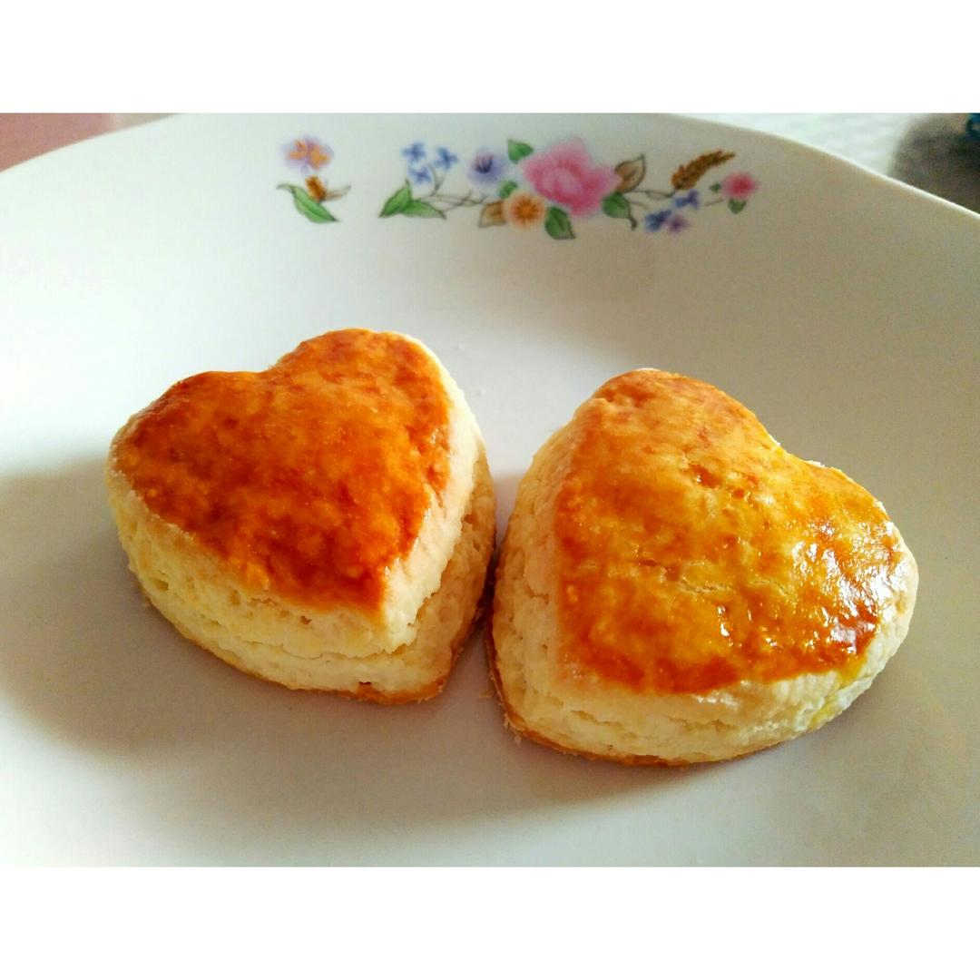 【视频】3分钟 奶油司康Scone(可能是世界上最快手的司康) 消耗淡奶油～
