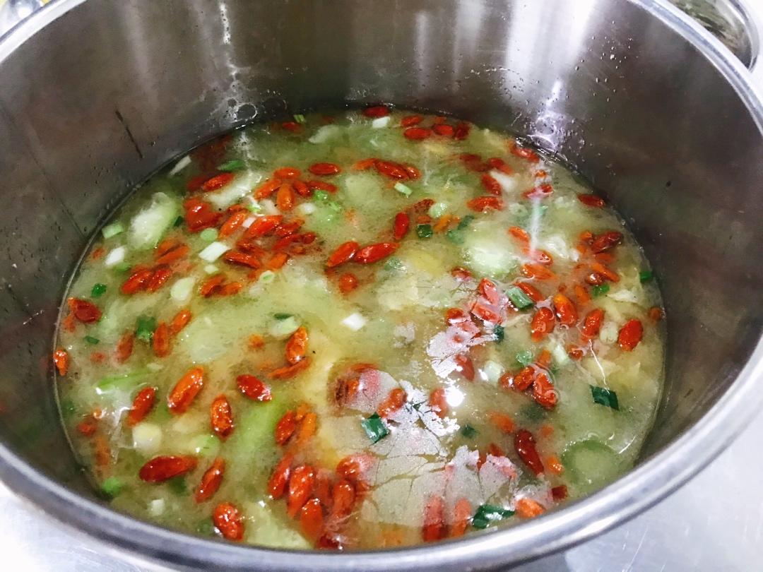 低脂减肥鲜美丝瓜菌菇汤
