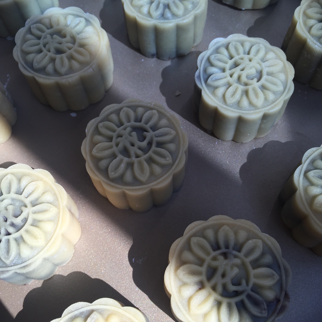 广式月饼—蛋黄莲蓉月饼