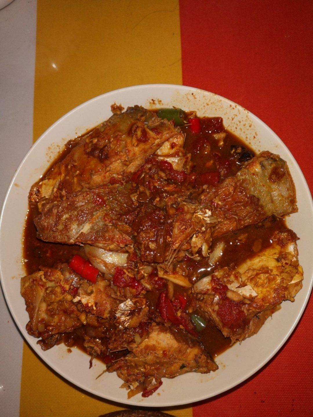 西红柿炖鲳鱼