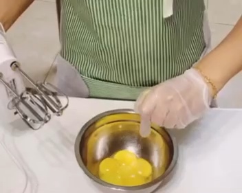 入口即化的蛋黄溶豆（超详细全视频版）的做法 步骤2