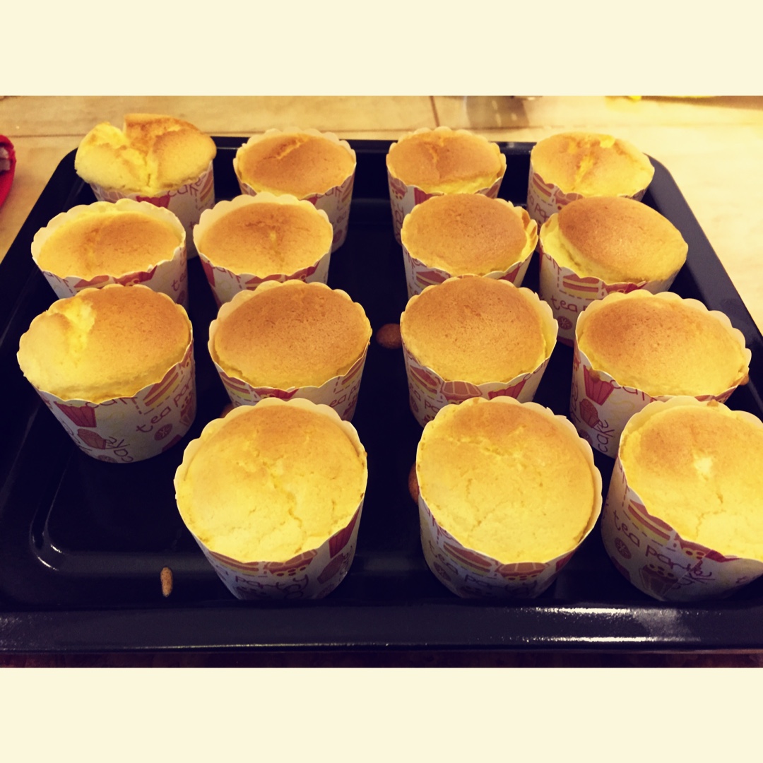 软绵绵戚风纸杯蛋糕
