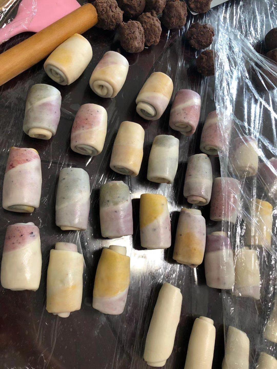 彩虹蛋黄酥（独角兽蛋黄酥）