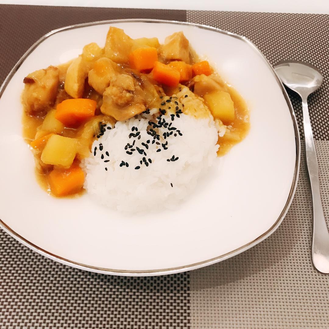 土豆咖喱鸡肉饭