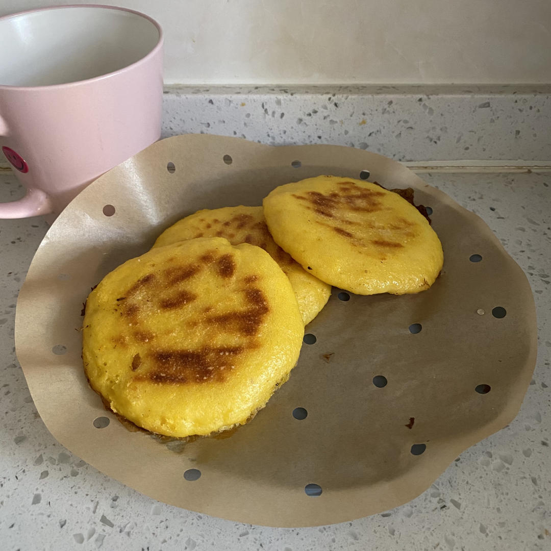 农家乐中的锅贴饼子（玉米饼子 大饼子）