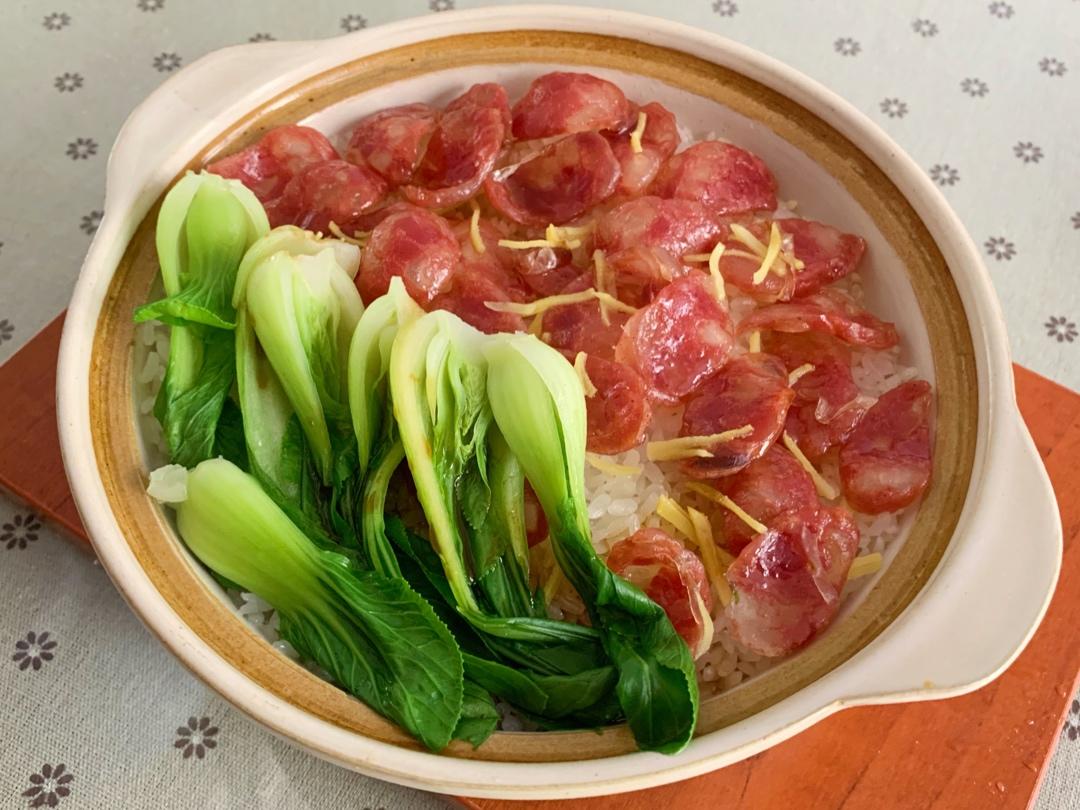广式腊味煲仔饭