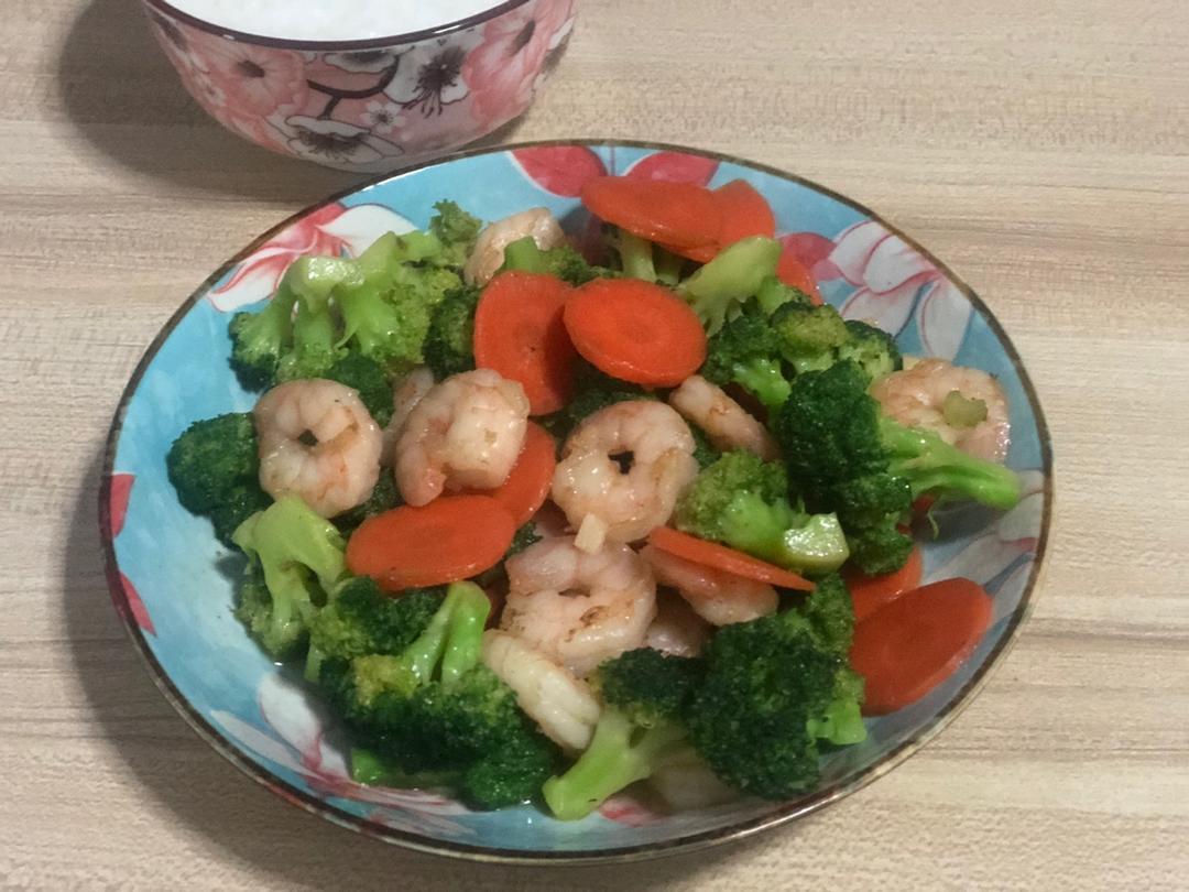 胡萝卜西兰花炒虾仁