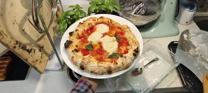 从饼皮开始，烤正宗的玛格丽特披萨