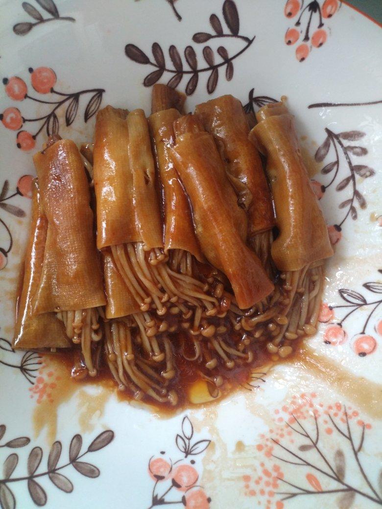 金针菇豆皮卷